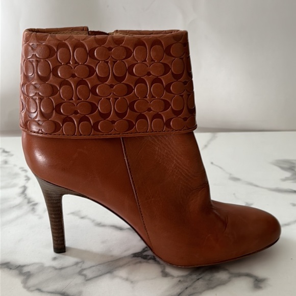 Coach- Mackenna CC logo ankle boot - Picture 1 of 16